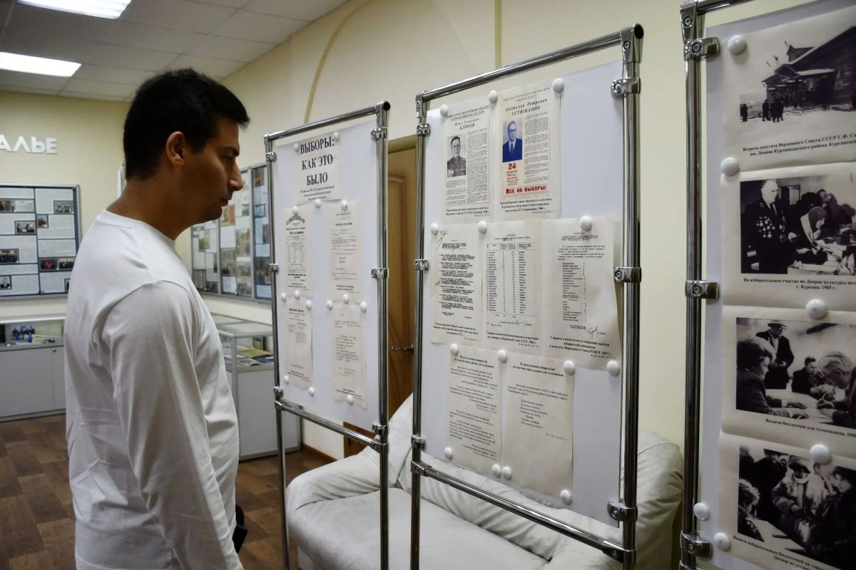 Государственный архив Курганской области открыл в фойе облизбиркома историческую экспозицию «Выборы: как это было» Государственный архив Курганской области открыл в фойе облизбиркома историческую экспозицию «Выборы: как это было»