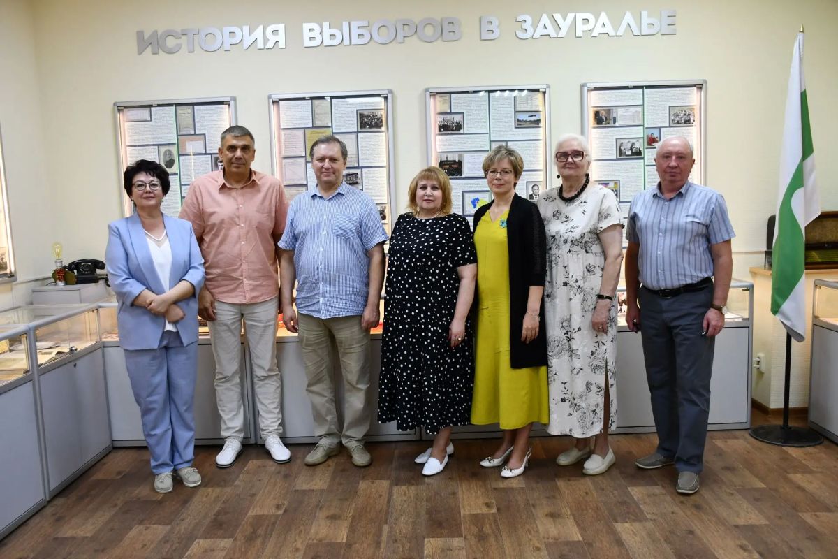 Государственный архив Курганской области открыл в фойе облизбиркома историческую экспозицию «Выборы: как это было» Государственный архив Курганской области открыл в фойе облизбиркома историческую экспозицию «Выборы: как это было»