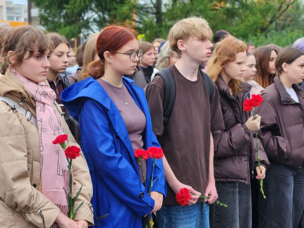 В память о Герое: в Кургане увековечили имя погибшего на СВО выпускника медицинского колледжа В память о Герое: в Кургане увековечили имя погибшего на СВО выпускника медицинского колледжа