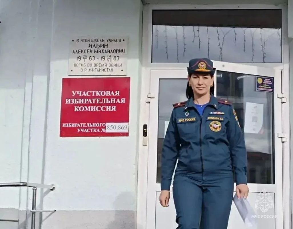 Сотрудники областного чрезвычайного ведомства обеспечивают пожарную безопасность на избирательных участках Сотрудники областного чрезвычайного ведомства обеспечивают пожарную безопасность на избирательных участках