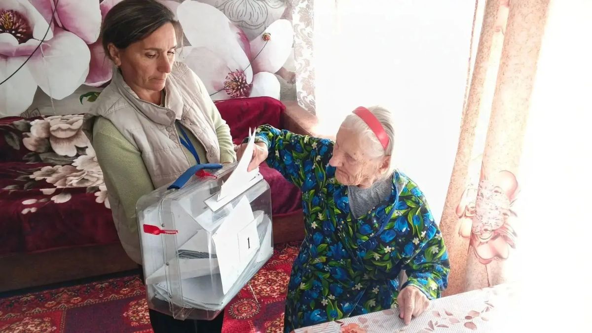 В Курганской области голосуют граждане почтенного возраста, ветераны Великой Отечественной войны и труженики тыла В Курганской области голосуют граждане почтенного возраста, ветераны Великой Отечественной войны и труженики тыла