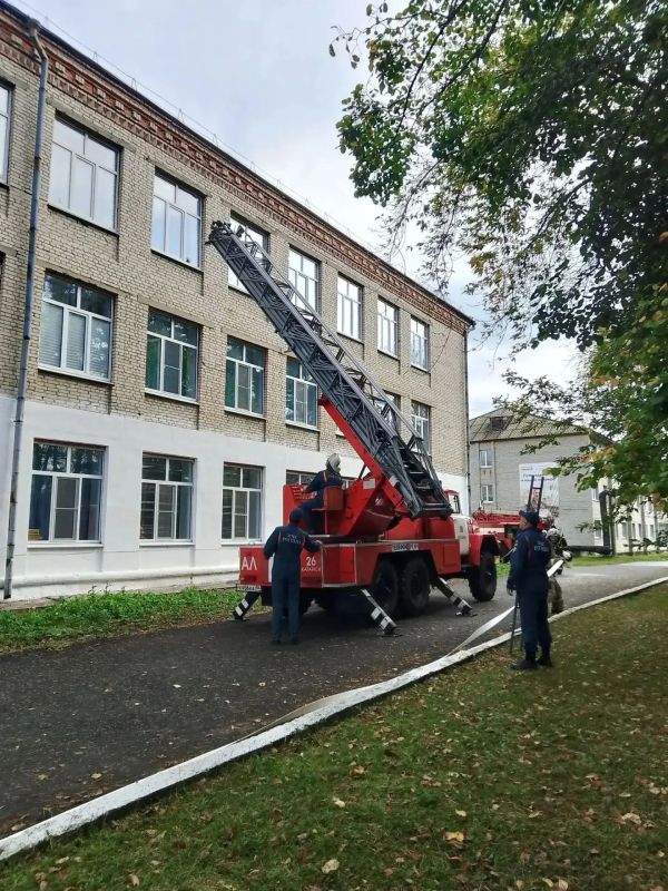 Учебно-тренировочное мероприятие по пожарной безопасности прошло в Катайском профессионально-педагогическом техникуме при участии специалистов Пожарной части-26 и Катайской центральной районной больницы Учебно-тренировочное мероприятие по пожарной безопасности прошло в Катайском профессионально-педагогическом техникуме при участии специалистов Пожарной части-26 и Катайской центральной районной больницы