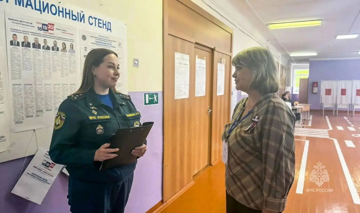 Сотрудники областного чрезвычайного ведомства обеспечивают пожарную безопасность на избирательных участках Сотрудники областного чрезвычайного ведомства обеспечивают пожарную безопасность на избирательных участках