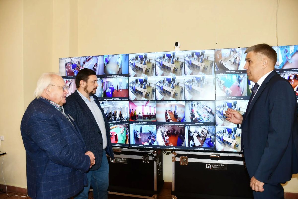 Глава облизбиркома Роман Скиндерев принял участие в открытии Центра общественного наблюдения Курганской области за выборами депутатов Государственной Думы Глава облизбиркома Роман Скиндерев принял участие в открытии Центра общественного наблюдения Курганской области за выборами депутатов Государственной Думы