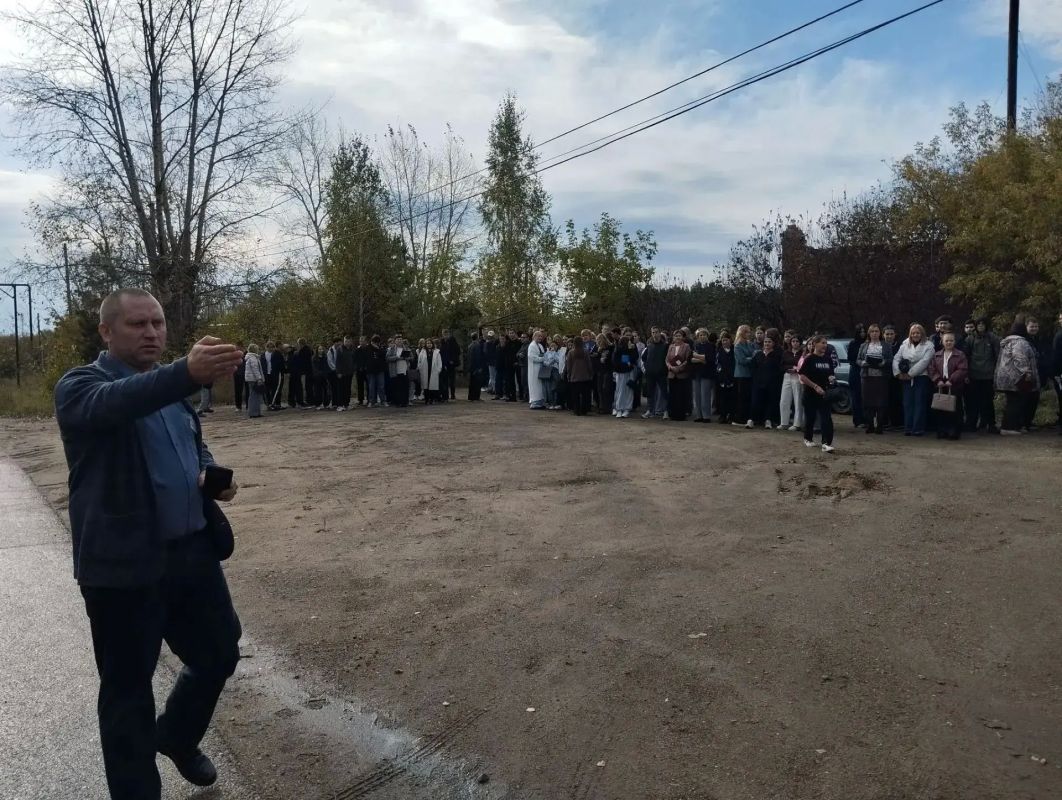 Учебно-тренировочное мероприятие по пожарной безопасности прошло в Катайском профессионально-педагогическом техникуме при участии специалистов Пожарной части-26 и Катайской центральной районной больницы Учебно-тренировочное мероприятие по пожарной безопасности прошло в Катайском профессионально-педагогическом техникуме при участии специалистов Пожарной части-26 и Катайской центральной районной больницы