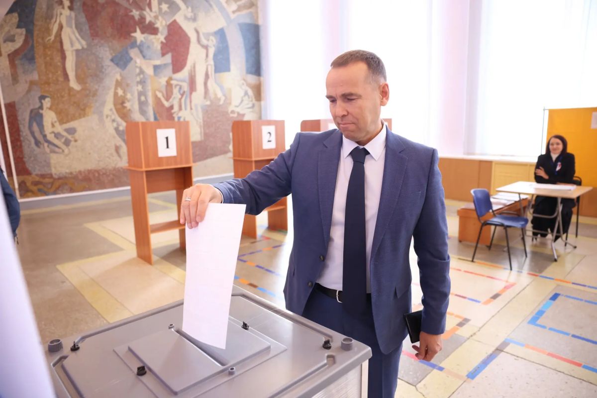 Губернатор Вадим Шумков принял участие в выборах Губернатор Вадим Шумков принял участие в выборах