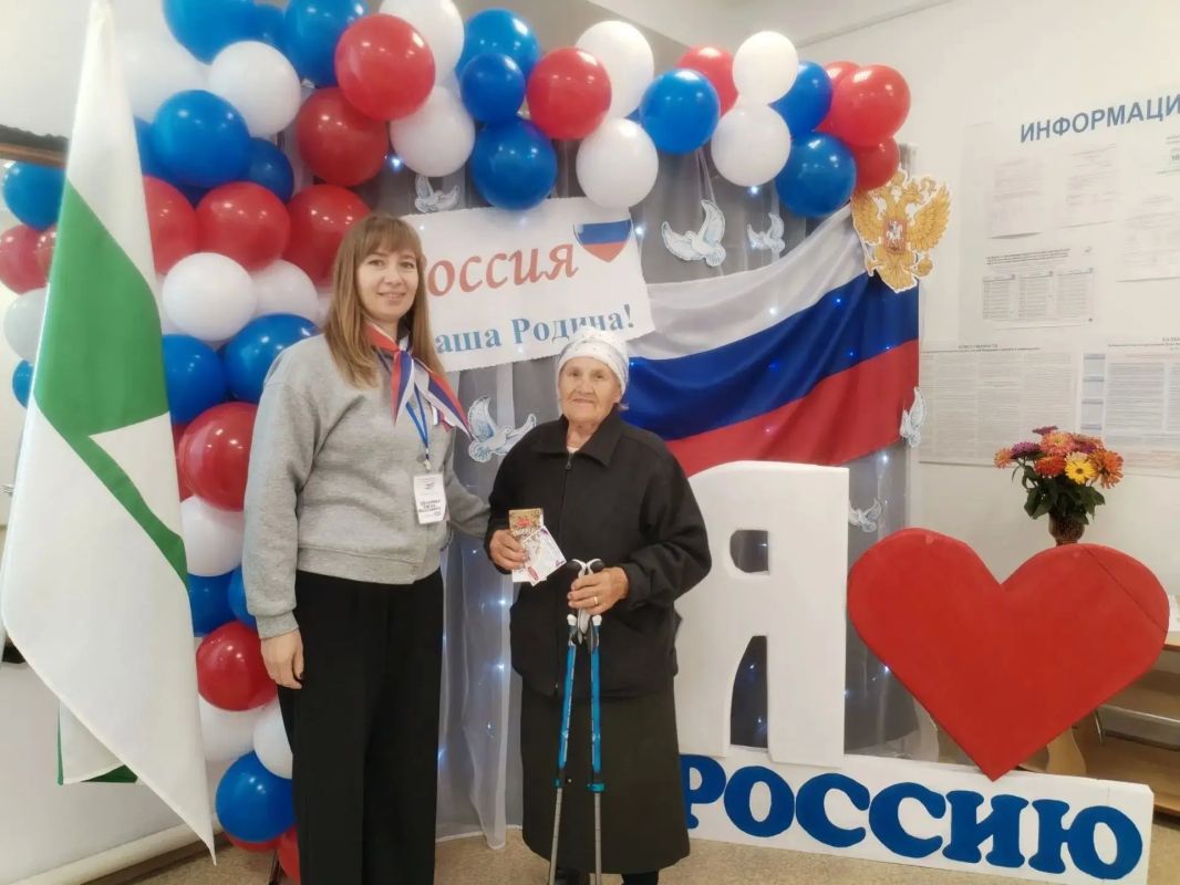 На выборах депутатов Государственной Думы голосуют Почетные граждане региона, избиратели серебряного возраста и старейшие жители сел На выборах депутатов Государственной Думы голосуют Почетные граждане региона, избиратели серебряного возраста и старейшие жители сел