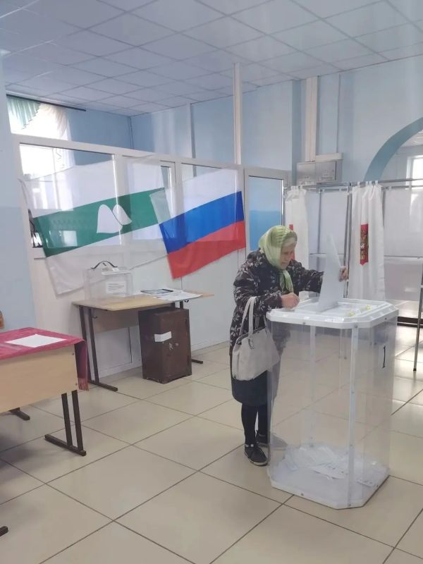 На выборах депутатов Государственной Думы голосуют Почетные граждане региона, избиратели серебряного возраста и старейшие жители сел На выборах депутатов Государственной Думы голосуют Почетные граждане региона, избиратели серебряного возраста и старейшие жители сел