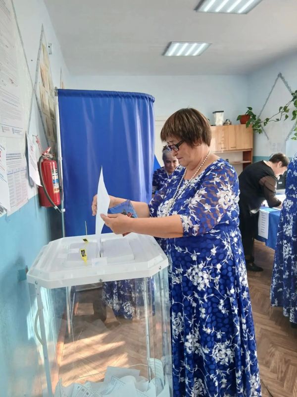 В Щучанском муниципальном округе избиратели пришли проголосовать на выборах депутатов Государственной Думы в концертных нарядах В Щучанском муниципальном округе избиратели пришли проголосовать на выборах депутатов Государственной Думы в концертных нарядах