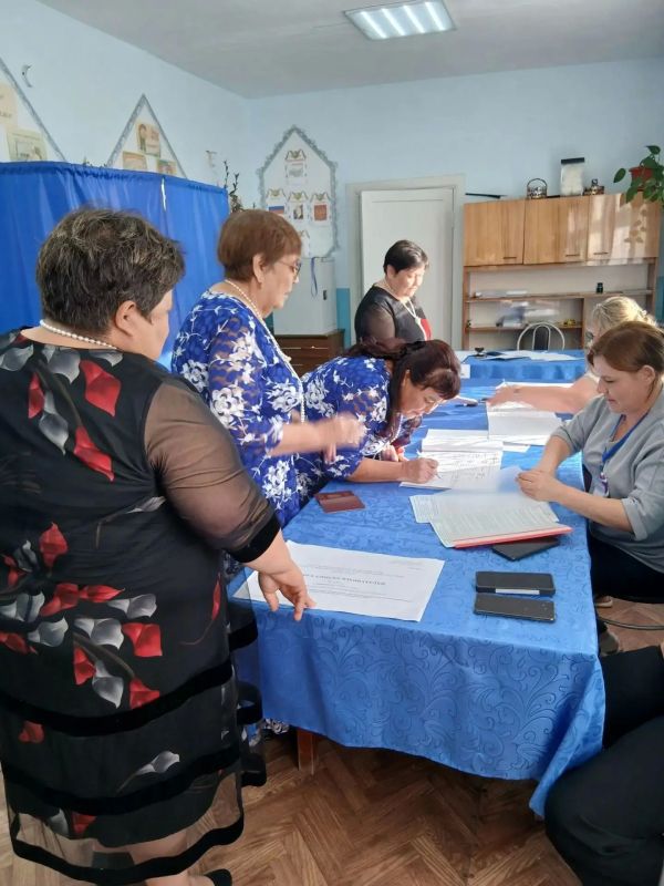 В Щучанском муниципальном округе избиратели пришли проголосовать на выборах депутатов Государственной Думы в концертных нарядах В Щучанском муниципальном округе избиратели пришли проголосовать на выборах депутатов Государственной Думы в концертных нарядах