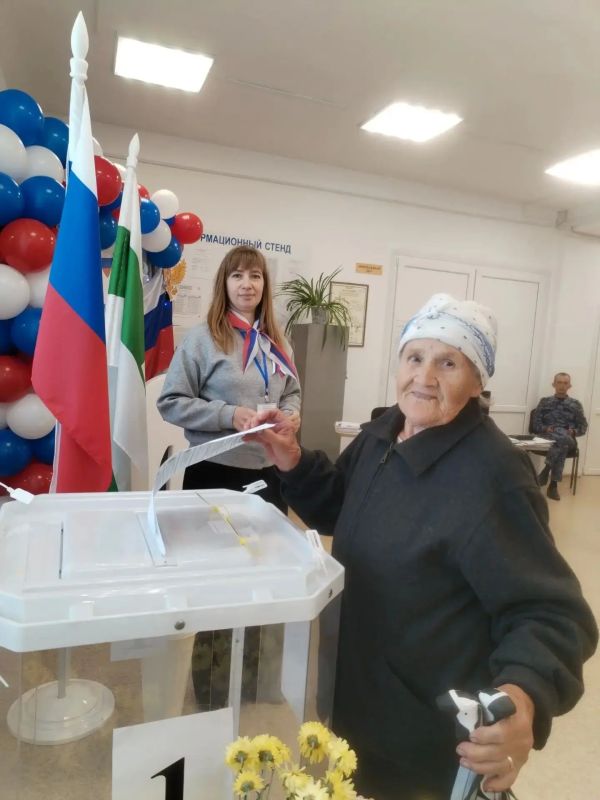 На выборах депутатов Государственной Думы голосуют Почетные граждане региона, избиратели серебряного возраста и старейшие жители сел На выборах депутатов Государственной Думы голосуют Почетные граждане региона, избиратели серебряного возраста и старейшие жители сел