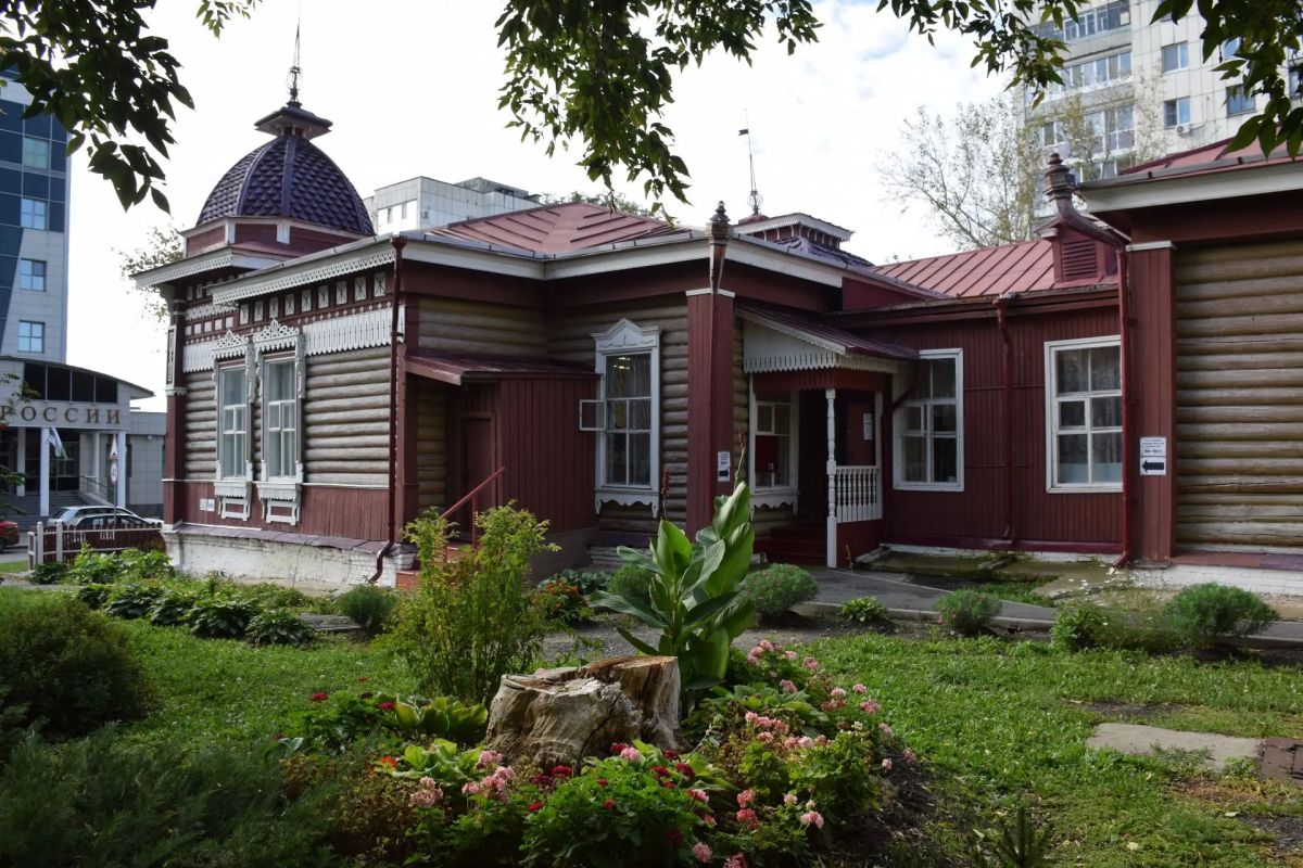 Курганцы голосуют в стенах старинной усадьбы Курганцы голосуют в стенах старинной усадьбы