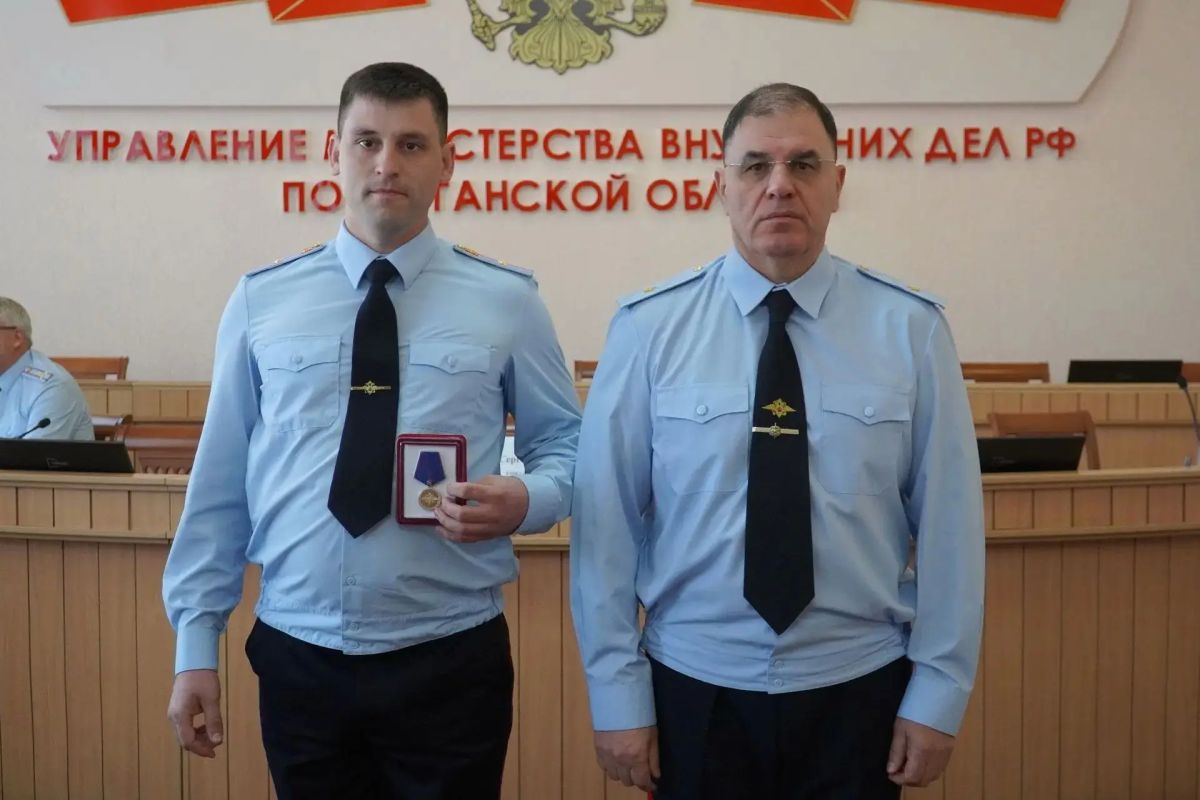 На заседании коллегии УМВД России по Курганской области сотрудникам зауральской полиции вручены ведомственные награды На заседании коллегии УМВД России по Курганской области сотрудникам зауральской полиции вручены ведомственные награды