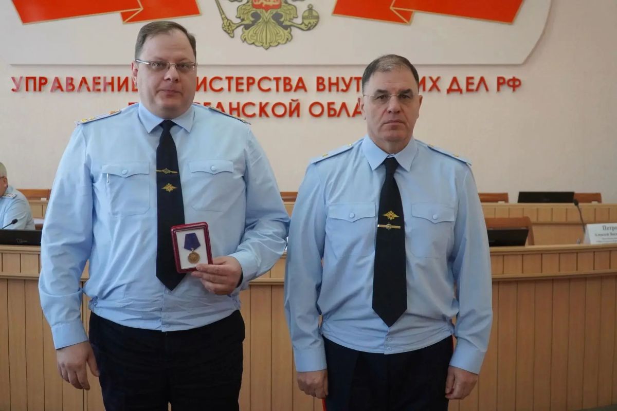 На заседании коллегии УМВД России по Курганской области сотрудникам зауральской полиции вручены ведомственные награды На заседании коллегии УМВД России по Курганской области сотрудникам зауральской полиции вручены ведомственные награды