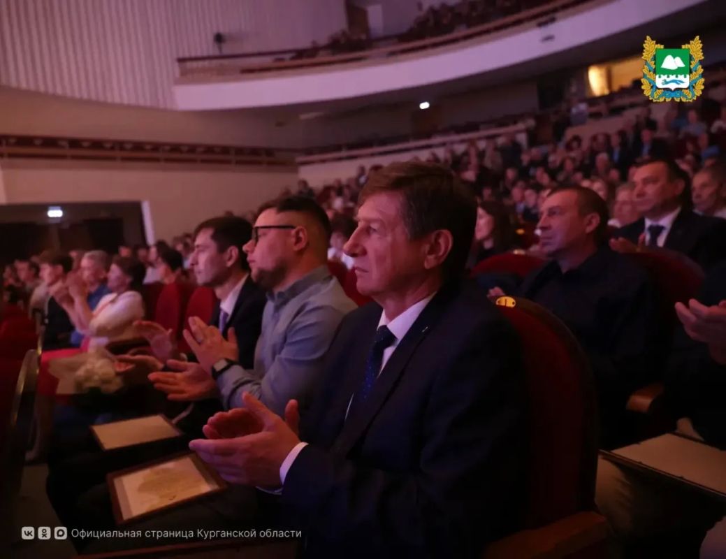 Накануне Дня машиностроителя, который традиционно отмечается в последнее воскресенье сентября, в Кургане наградили лучших представителей отрасли Накануне Дня машиностроителя, который традиционно отмечается в последнее воскресенье сентября, в Кургане наградили лучших представителей отрасли