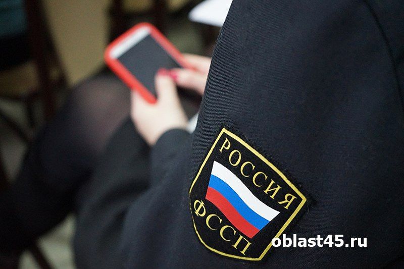 Приставы взыскали с салона красоты 230 тысяч за уволенную парикмахершу в Кургане