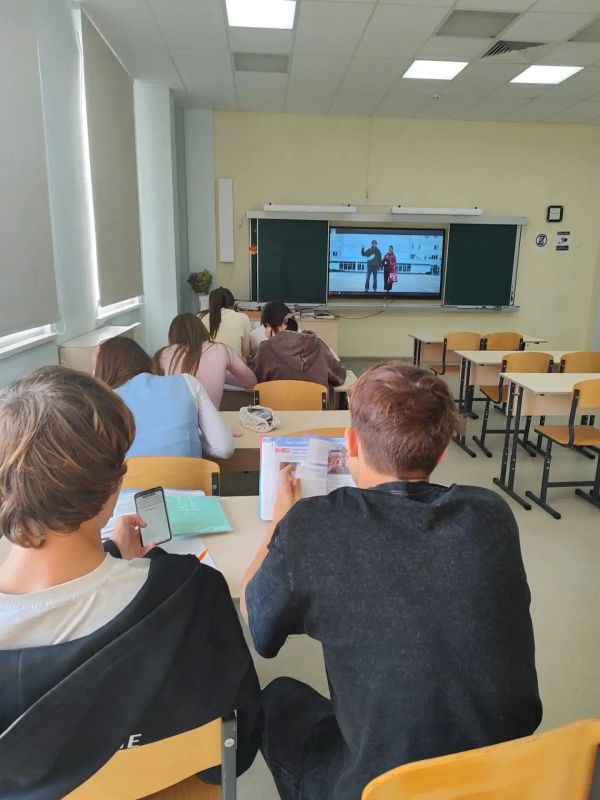 В школах Курганской области началось увлекательное путешествие в мир профессий родного края В школах Курганской области началось увлекательное путешествие в мир профессий родного края