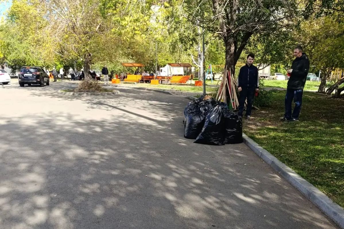 Вместе делаем город уютнее: в Кургане начались субботники в рамках месячника санитарной очистки Вместе делаем город уютнее: в Кургане начались субботники в рамках месячника санитарной очистки