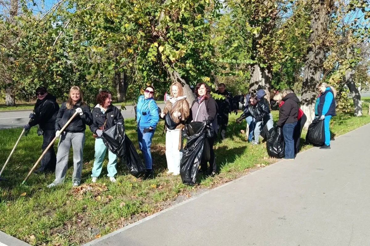 Вместе делаем город уютнее: в Кургане начались субботники в рамках месячника санитарной очистки Вместе делаем город уютнее: в Кургане начались субботники в рамках месячника санитарной очистки