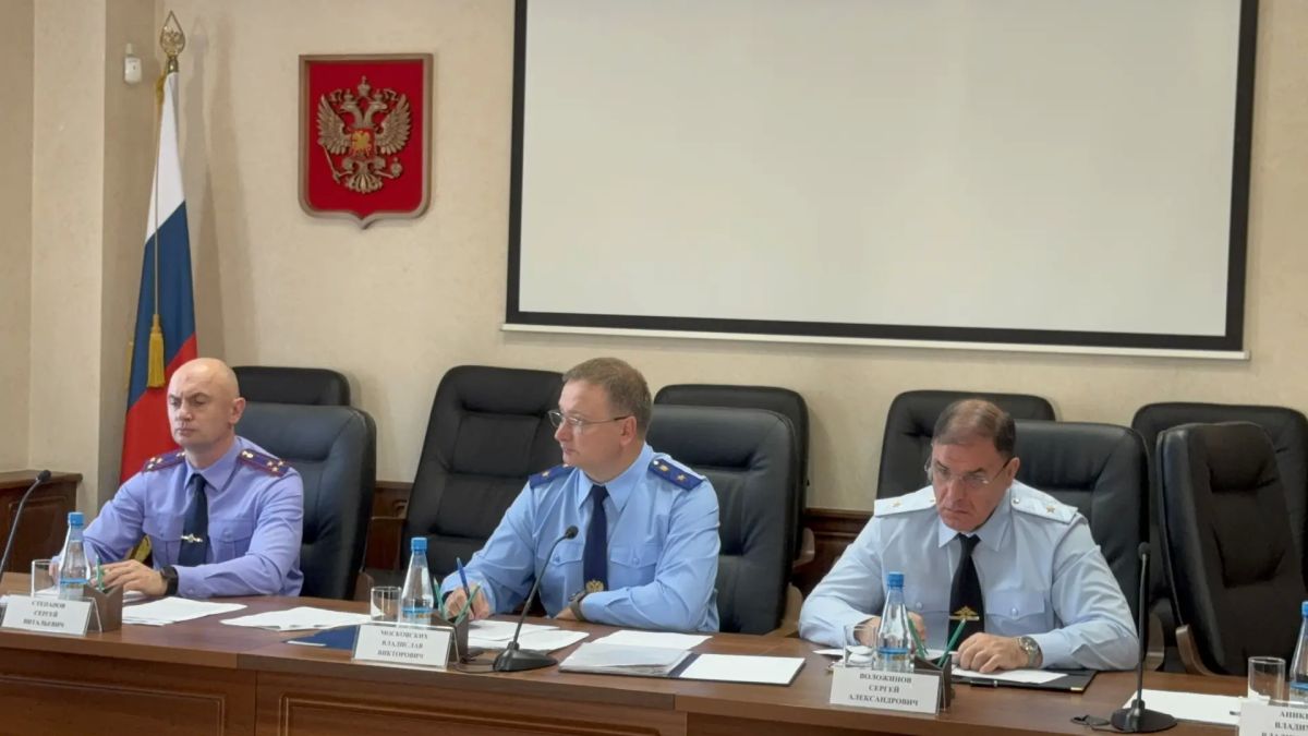 Сегодня в прокуратуре Курганской области под председательством прокурора области Владислава Московских состоялось межведомственное совещание, на котором рассмотрен вопрос о состоянии работы правоохранительных органов по...