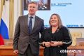 В парламенте Курганской области вручили депутатский значок Елене Васильевой