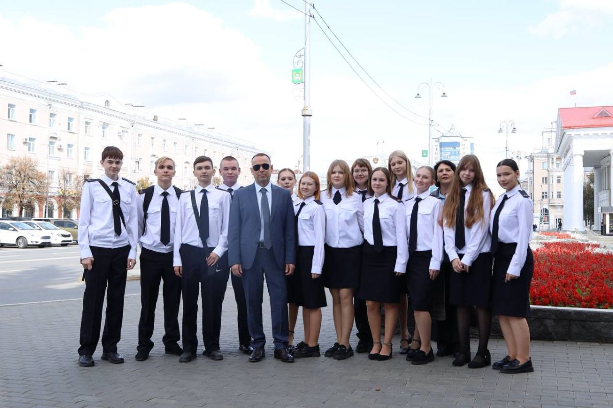 Вадим Шумков: Переходя к Правительству, встретились с делегацией Совета ветеранов из Тюмени, которые приехали в гости к своим курганским коллегам) Вадим Шумков: Переходя к Правительству, встретились с делегацией Совета ветеранов из Тюмени, которые приехали в гости к своим курганским коллегам)