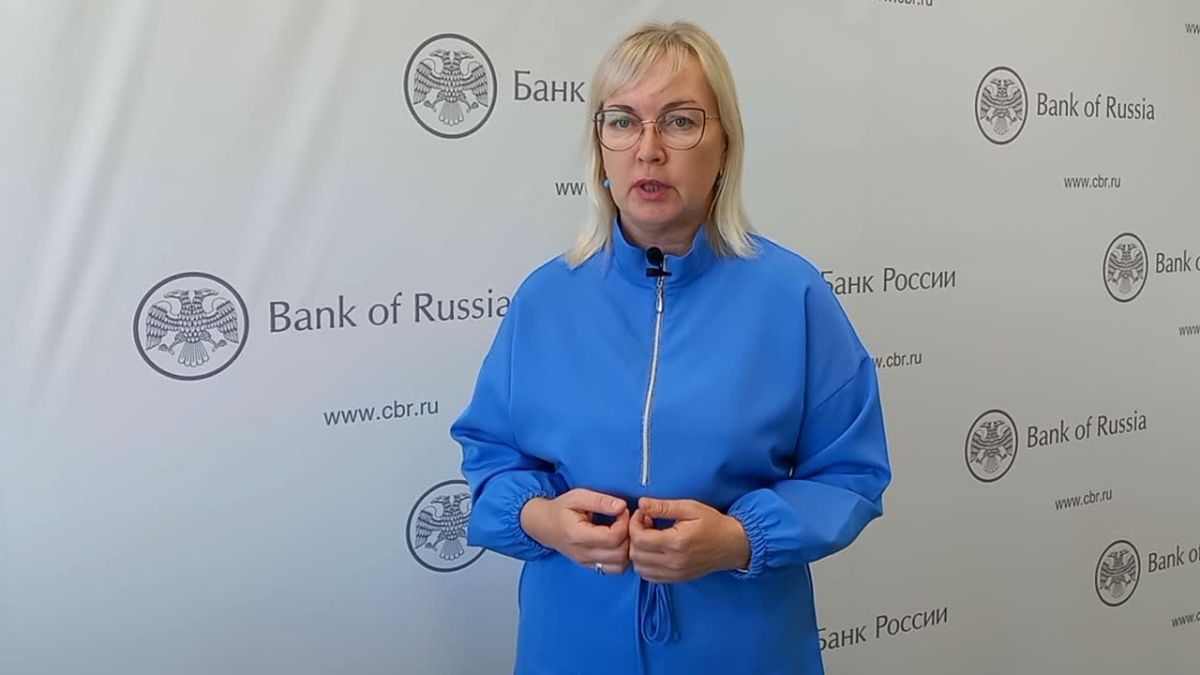 Эксперт по безопасности Отделения Курган Банка России Екатерина Заколодная в новом видео предупреждает об очередном способе мошенничества, которым пользуются преступники, чтобы завладеть средствами граждан