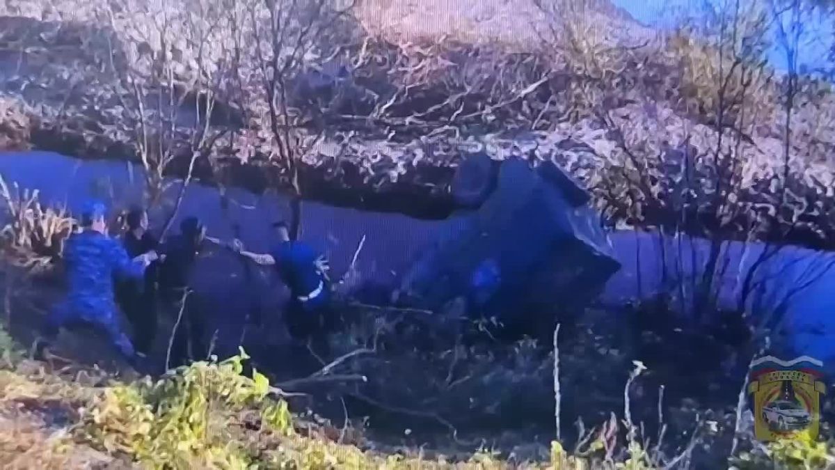 В Катайске полицейские и очевидцы спасли водителя из тонувшего УАЗа