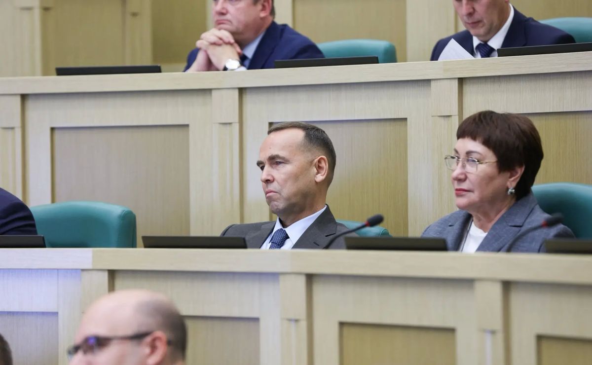 Вадим Шумков: Выступил в Совете Федерации на парламентских слушаниях Вадим Шумков: Выступил в Совете Федерации на парламентских слушаниях