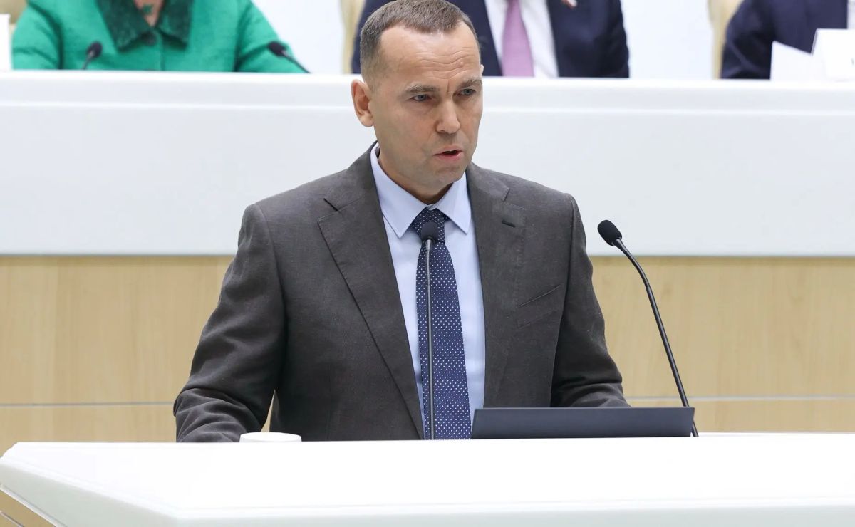 Вадим Шумков: Выступил в Совете Федерации на парламентских слушаниях Вадим Шумков: Выступил в Совете Федерации на парламентских слушаниях