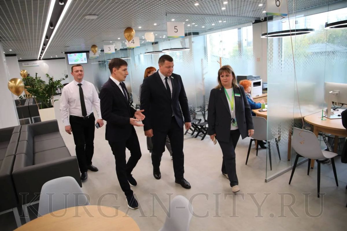 В Кургане после реконструкции открылся обновленный офис Сбербанка по ул.Гоголя, 98. Ремонт длился в течение трех месяцев