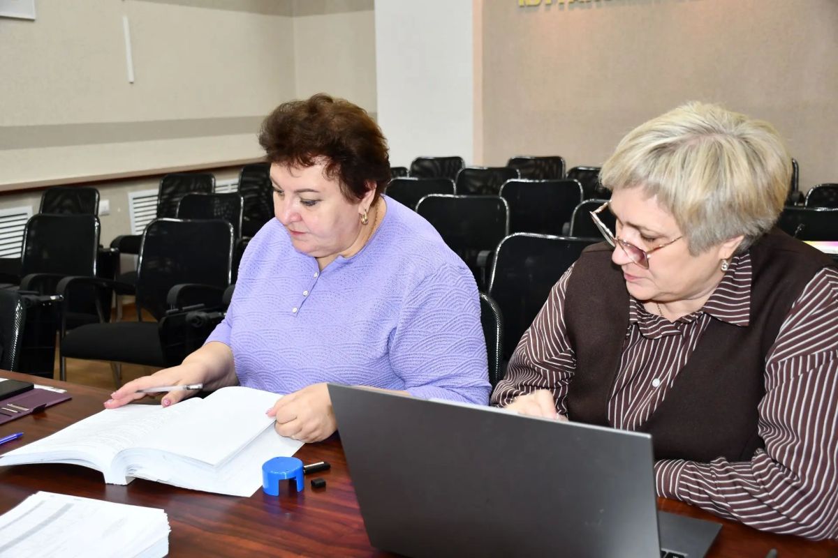 В Избирательной комиссии региона проходит прием финансовых отчетов ТИК о расходовании средств на подготовку и проведение выборов В Избирательной комиссии региона проходит прием финансовых отчетов ТИК о расходовании средств на подготовку и проведение выборов