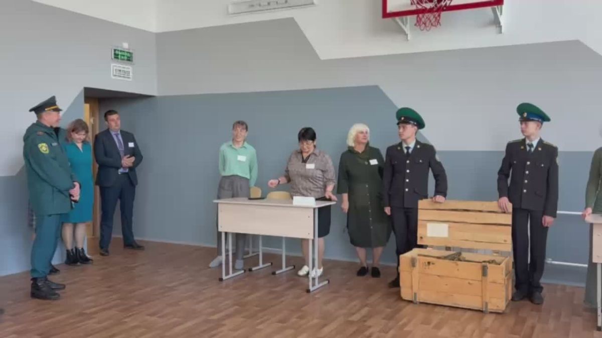 Предлагаем посмотреть, как происходит развертывание пункта временного размещения граждан, а также пункта выдачи средств индивидуальной защиты на базе 23-ей школы Кургана в рамках Всероссийской командно-штабной тренировки по...