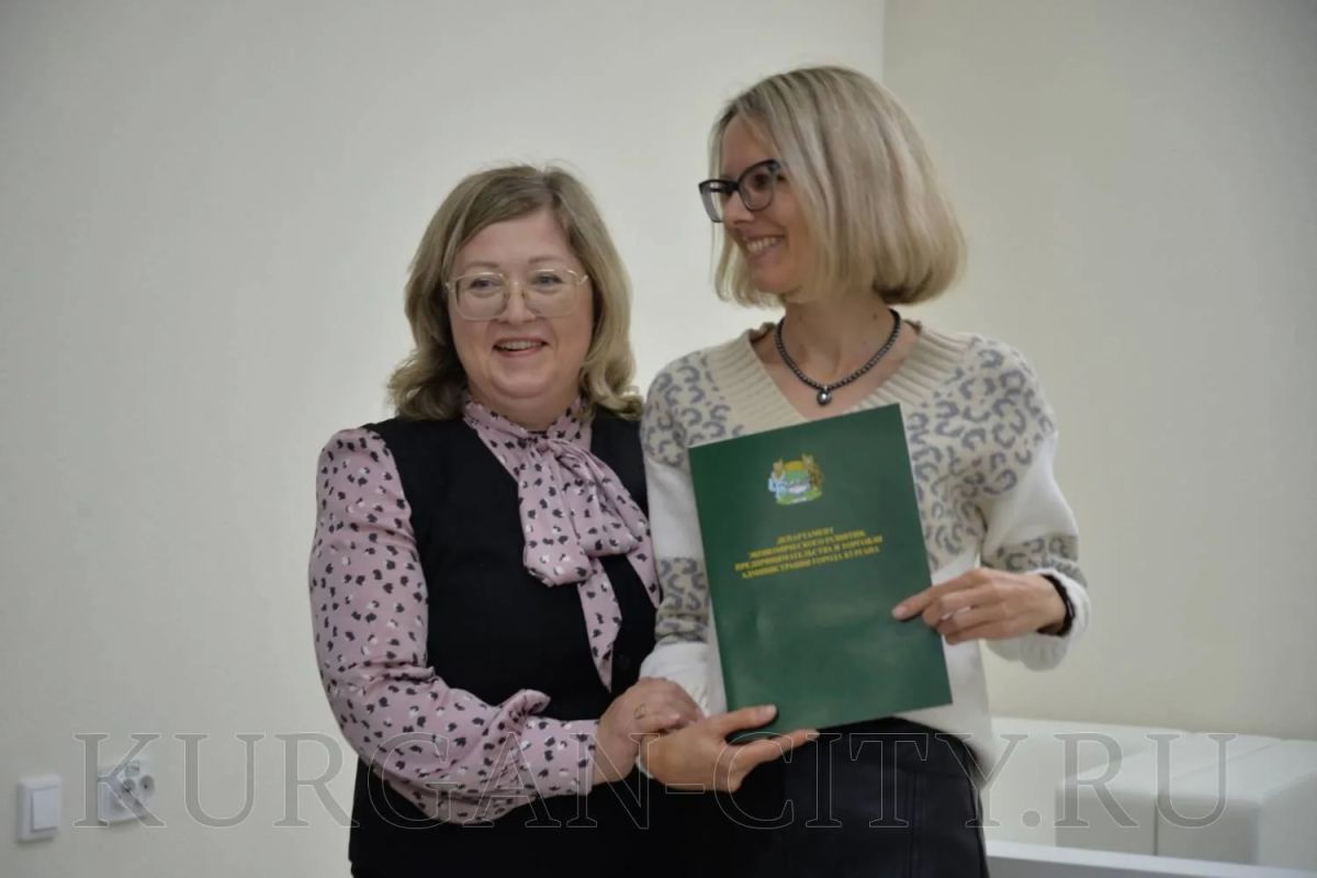 В Кургане прошло торжественное награждение победителей городского конкурса на лучшее оформление объектов торговли и общественного питания «Сочное лето!» В Кургане прошло торжественное награждение победителей городского конкурса на лучшее оформление объектов торговли и общественного питания «Сочное лето!»
