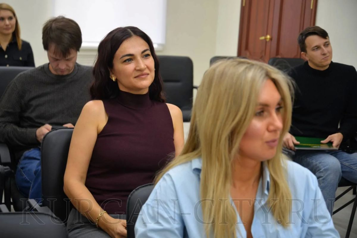 В Кургане прошло торжественное награждение победителей городского конкурса на лучшее оформление объектов торговли и общественного питания «Сочное лето!» В Кургане прошло торжественное награждение победителей городского конкурса на лучшее оформление объектов торговли и общественного питания «Сочное лето!»
