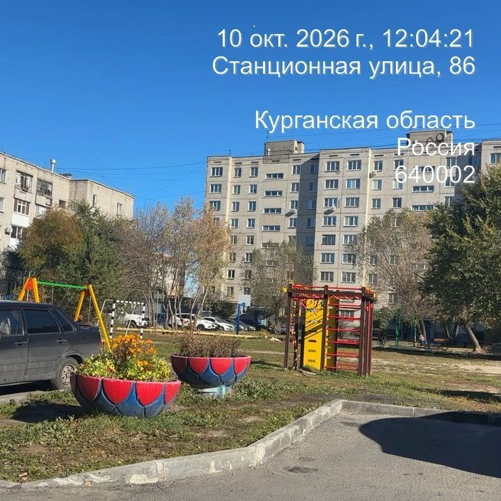 Госжилинспекцией Курганской области 10 октября 2026 года подведен мониторинг многоквартирных домов, расположенных в центральной части г. Кургана на предмет содержания придомовых территорий, фасадов и малых архитектурных форм