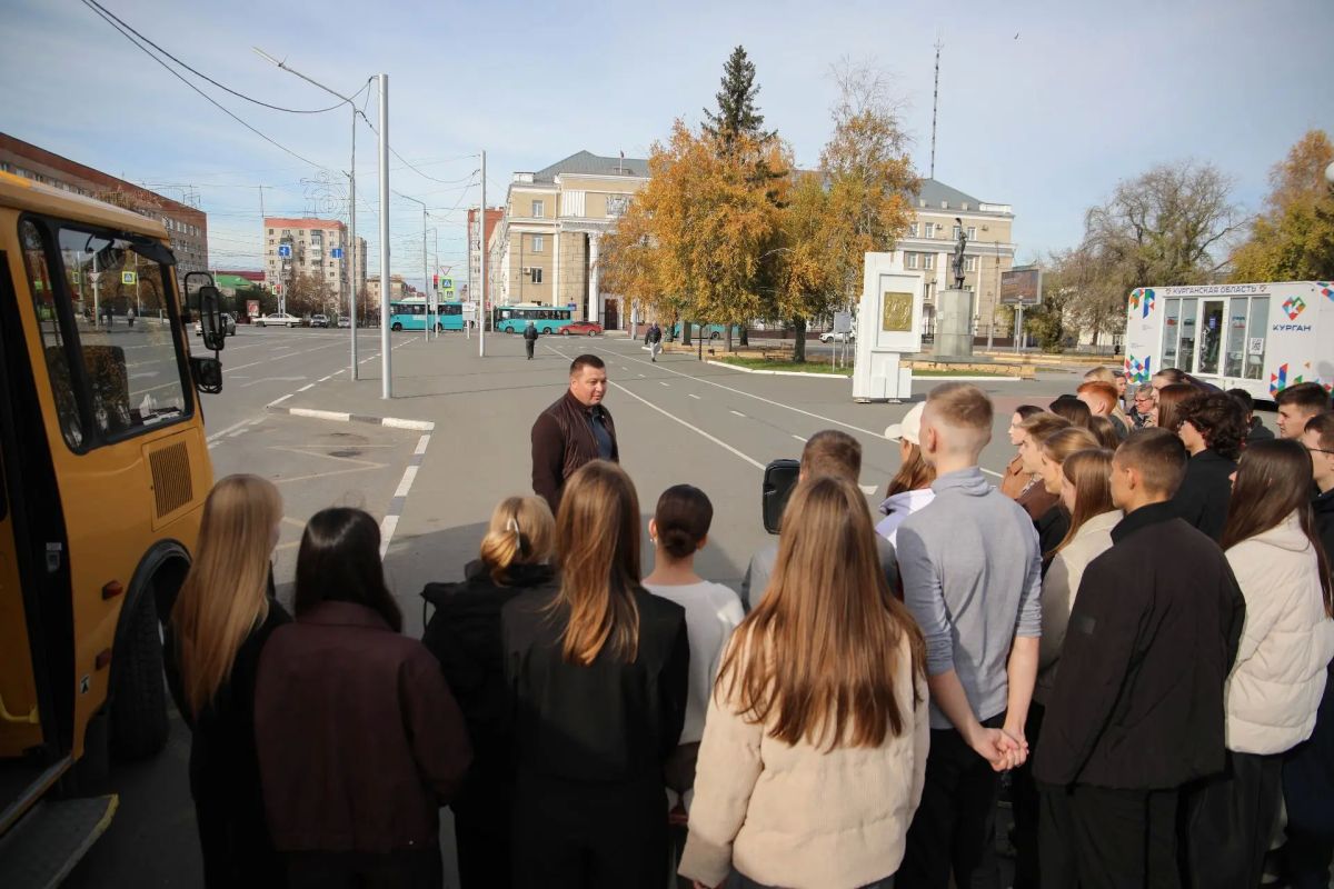 Антон Науменко: Сегодня провел для участников городского конкурса «Ученик года» экскурсию по городу Антон Науменко: Сегодня провел для участников городского конкурса «Ученик года» экскурсию по городу