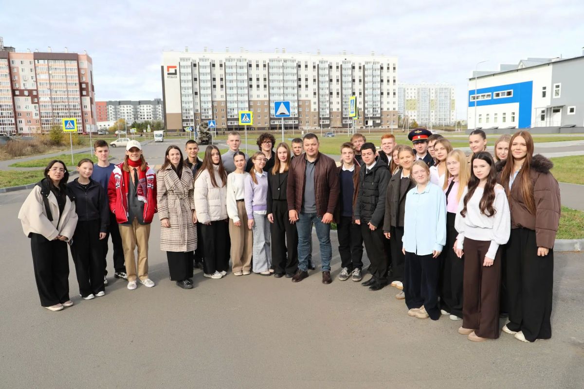 Антон Науменко: Сегодня провел для участников городского конкурса «Ученик года» экскурсию по городу Антон Науменко: Сегодня провел для участников городского конкурса «Ученик года» экскурсию по городу