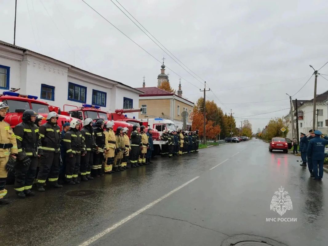В Шадринске прошли учения по защите населенных пунктов от пожаров В Шадринске прошли учения по защите населенных пунктов от пожаров