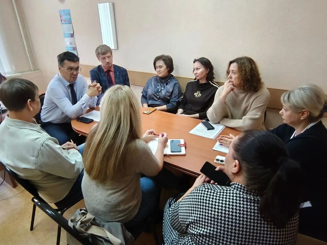 В Департаменте образования и науки Курганской области прошло первое заседание обновленного состава Общественного совета, на котором были решены ключевые организационные вопросы и намечены векторы дальнейшей работы