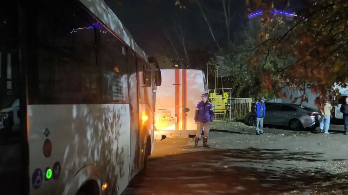Сегодня в 19.42 на номер службы спасения 112 поступило сообщение об обрушении лестничного пролета в 4-м подъезде дома № 6 по улице Савельева Сегодня в 19.42 на номер службы спасения 112 поступило сообщение об обрушении лестничного пролета в 4-м подъезде дома № 6 по улице Савельева