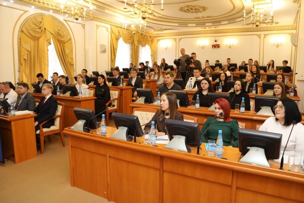 Поддержку студенческих семей в Кургане обсудили молодые парламентарии