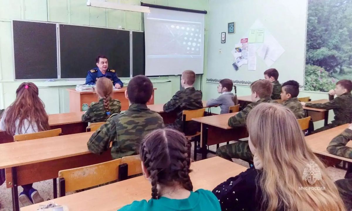 Инспекторы ГИМС МЧС России обучают зауральских школьников правилам безопасности на водоемах перед каникулами Инспекторы ГИМС МЧС России обучают зауральских школьников правилам безопасности на водоемах перед каникулами
