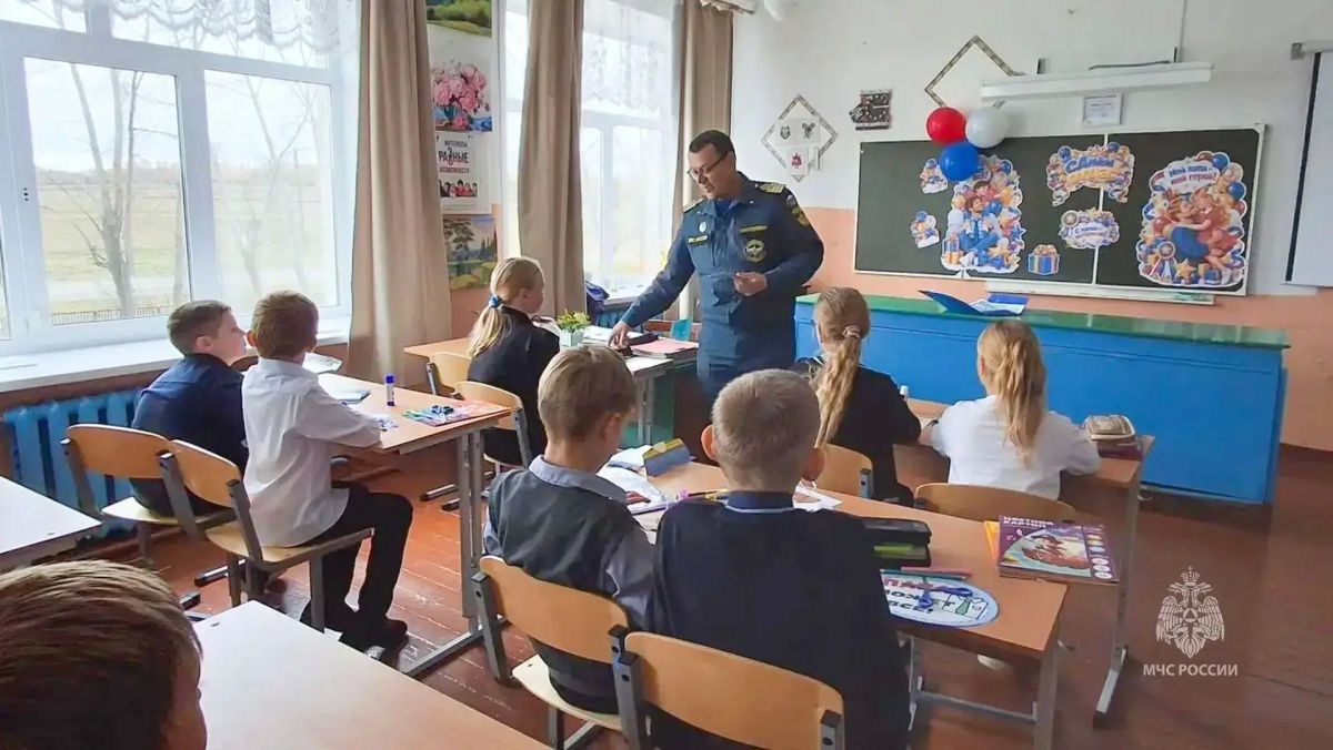 Инспекторы ГИМС МЧС России обучают зауральских школьников правилам безопасности на водоемах перед каникулами Инспекторы ГИМС МЧС России обучают зауральских школьников правилам безопасности на водоемах перед каникулами