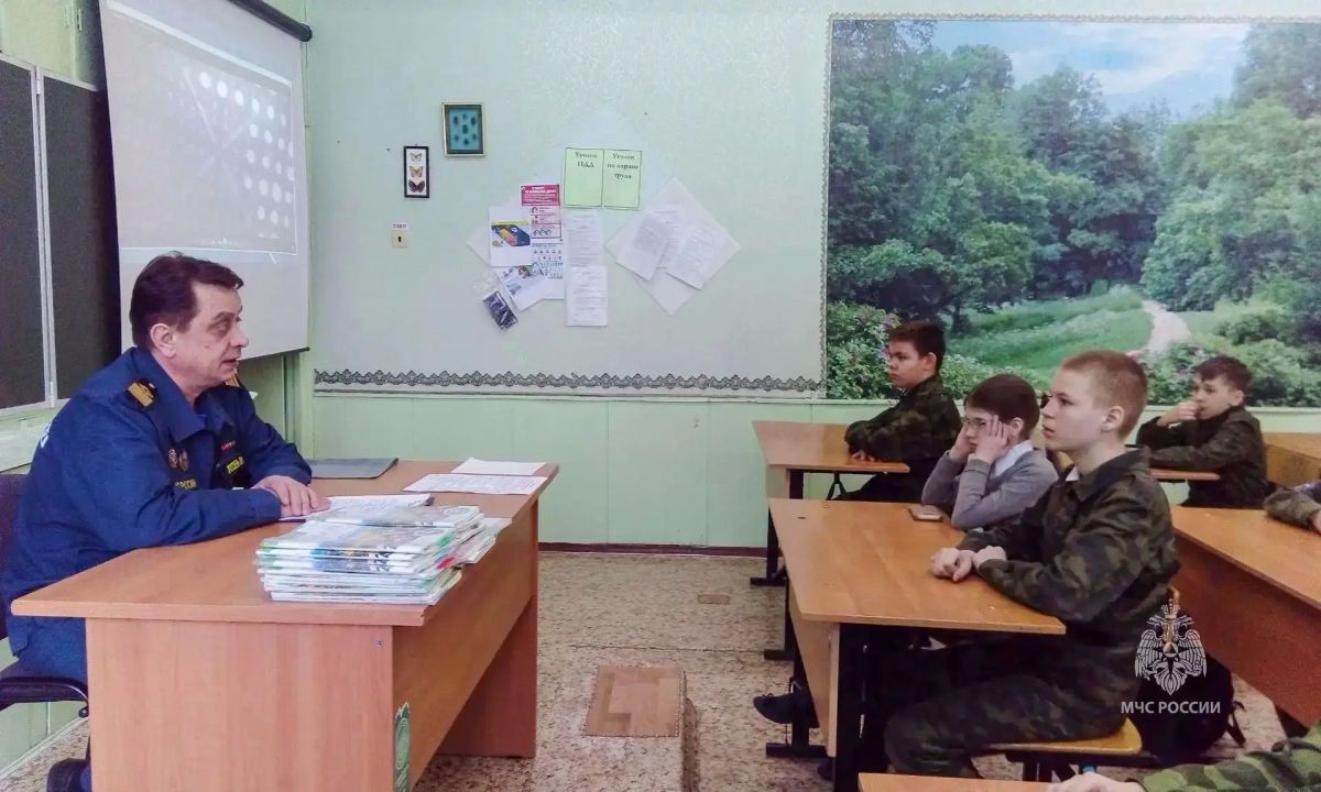 Инспекторы ГИМС МЧС России обучают зауральских школьников правилам безопасности на водоемах перед каникулами Инспекторы ГИМС МЧС России обучают зауральских школьников правилам безопасности на водоемах перед каникулами