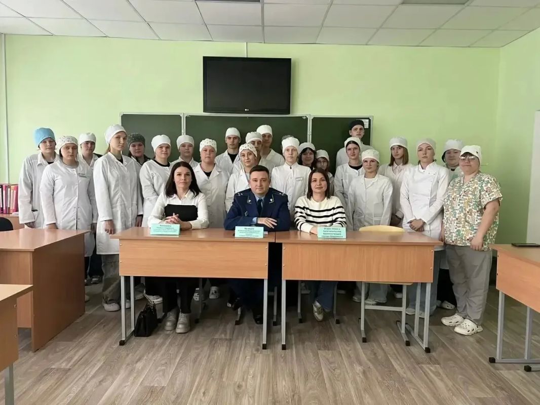 Шадринский межрайонный прокурор Александр Кравцов выступил перед студентами Шадринского филиала ГПБОУ «Курганский базовый медицинский колледж» Шадринский межрайонный прокурор Александр Кравцов выступил перед студентами Шадринского филиала ГПБОУ «Курганский базовый медицинский колледж»