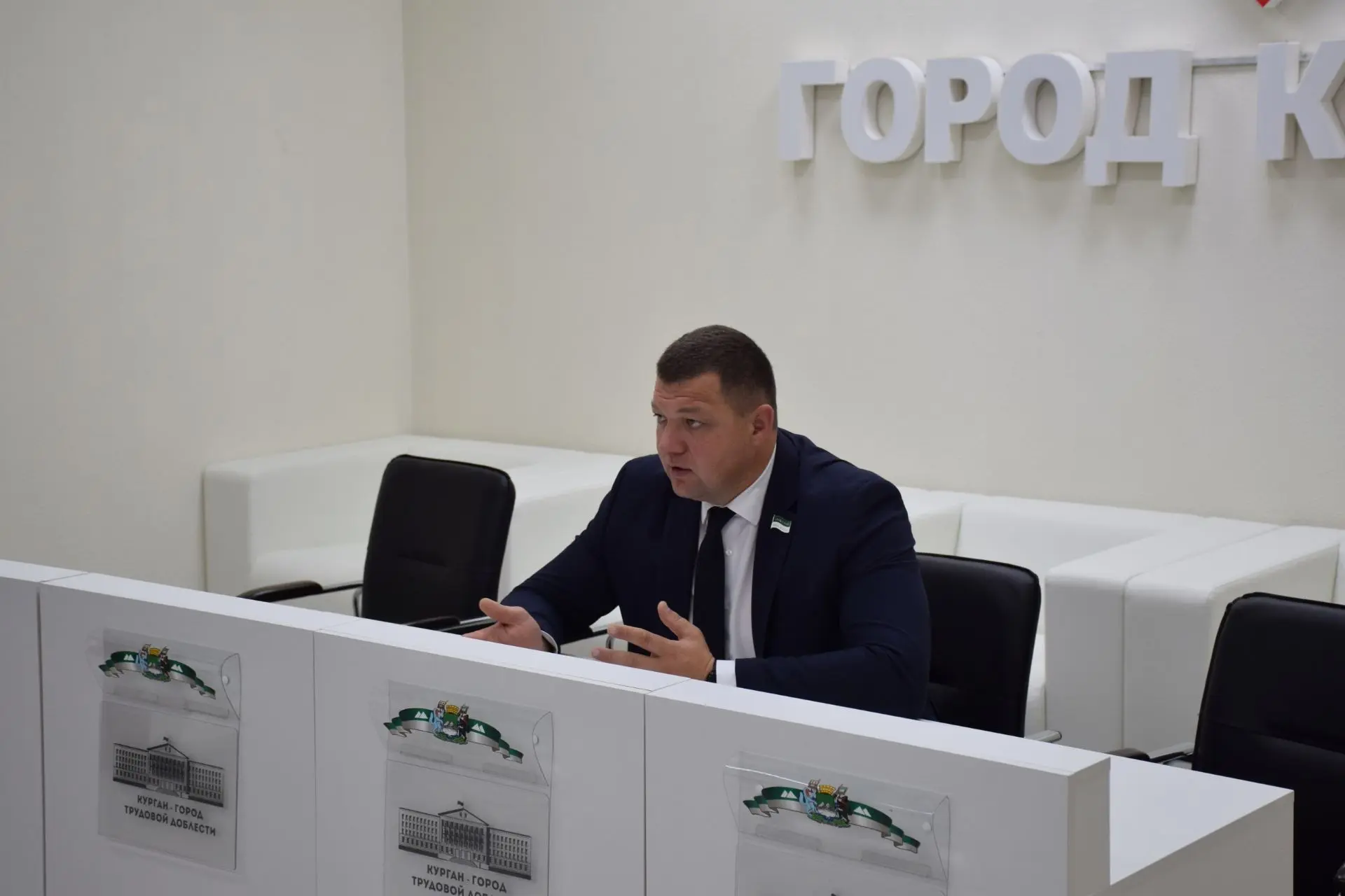 Антон Науменко: На штабе по транспорту обсудили ряд важных вопросов, среди которых — выполнение плановых рейсов, контроль за состоянием автобусов и внесение корректировок в схемы движения после открытия дорог