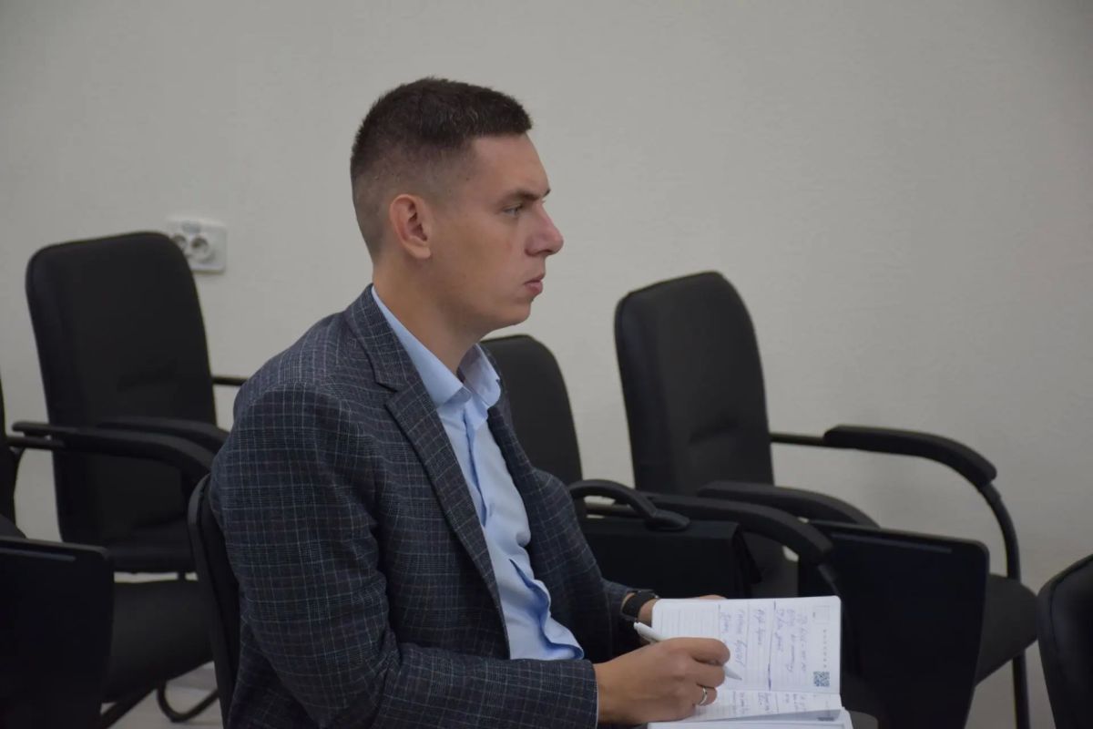 Антон Науменко: На штабе по транспорту обсудили ряд важных вопросов, среди которых — выполнение плановых рейсов, контроль за состоянием автобусов и внесение корректировок в схемы движения после открытия дорог Антон Науменко: На штабе по транспорту обсудили ряд важных вопросов, среди которых — выполнение плановых рейсов, контроль за состоянием автобусов и внесение корректировок в схемы движения после открытия дорог
